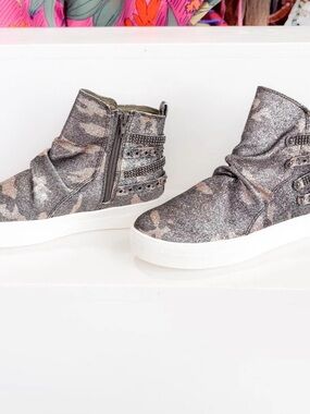 Not Rated Sparkle Camo High-Top Sneakers in Silver and Gray